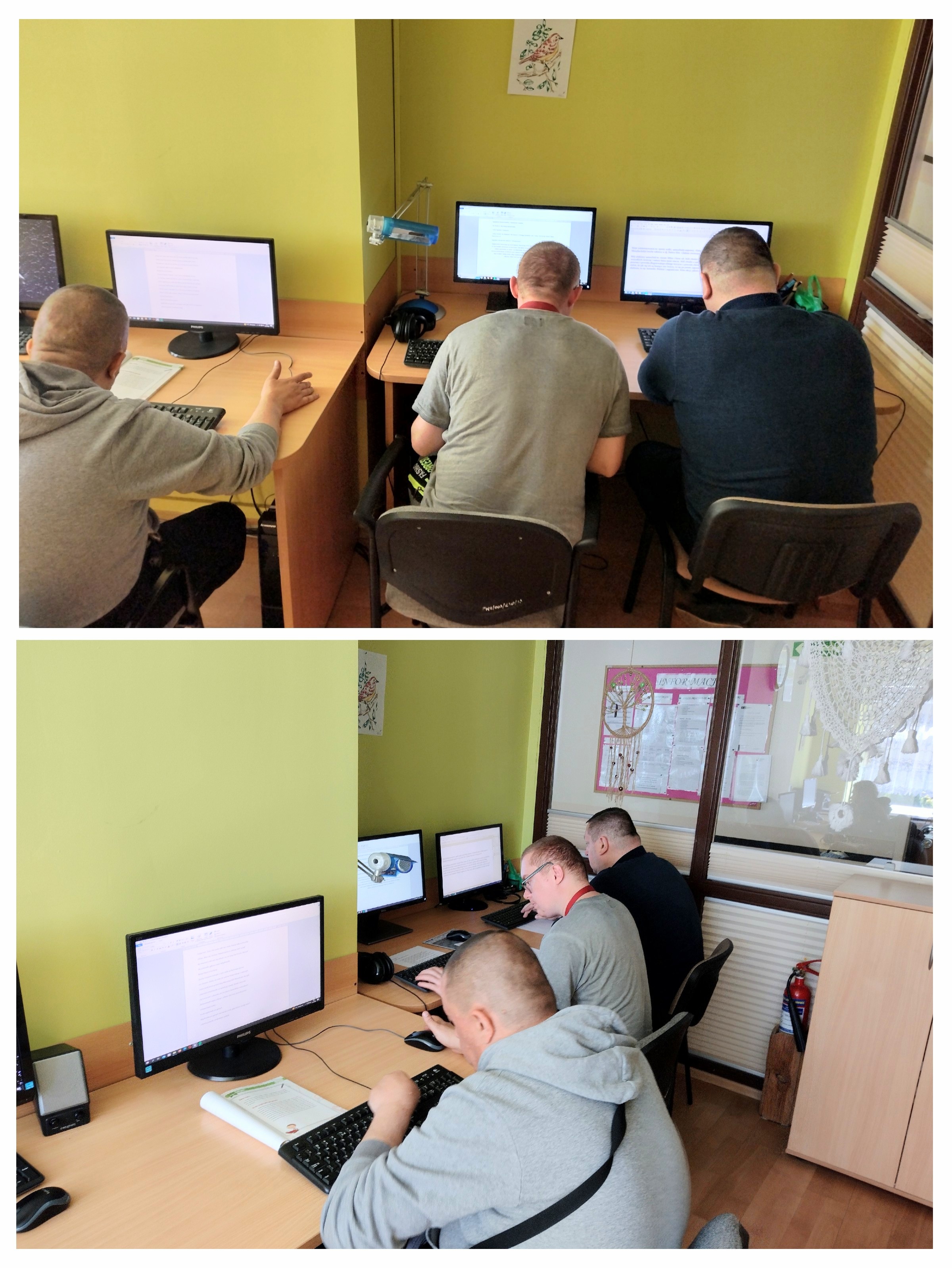 Trzech mężczyzn siedzi przed trzema monitorami komputerowymi. Przepisują tekst na klawiaturze komputerowej.
