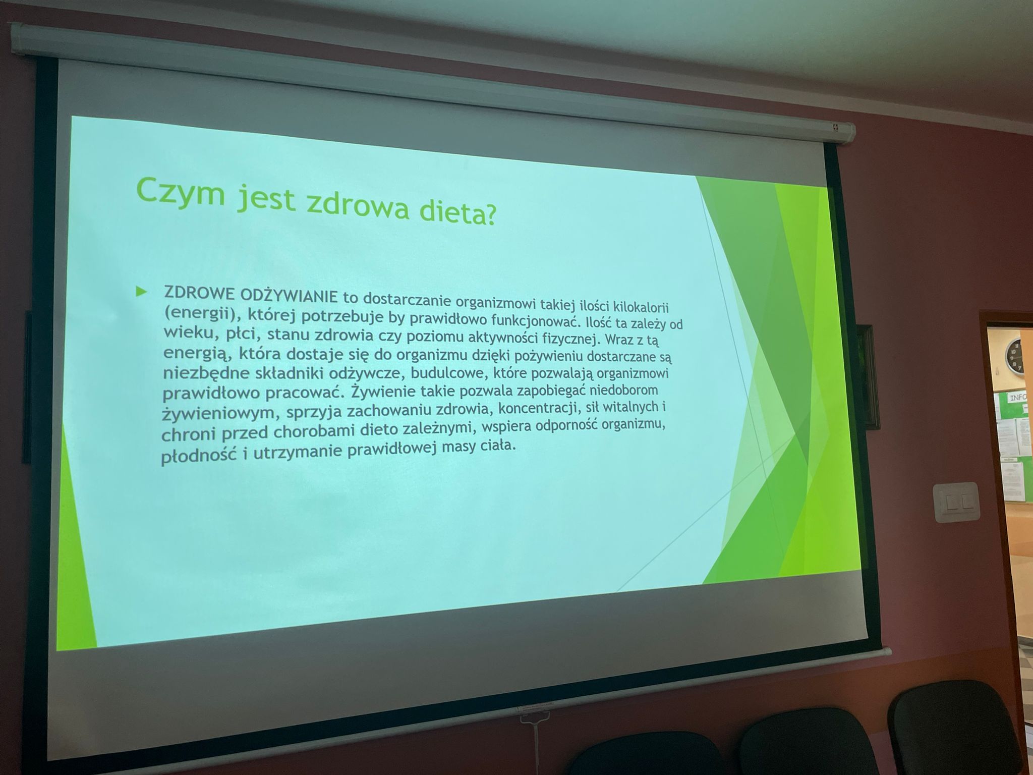 Ekran z tematem prelekcji.