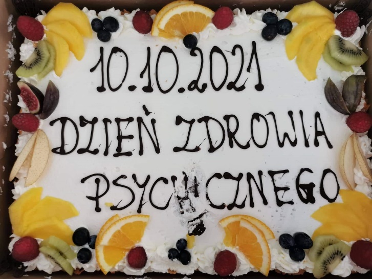 Tort owocowy z napisem 10.10.2021 Dzień Zdrowia Psychicznego